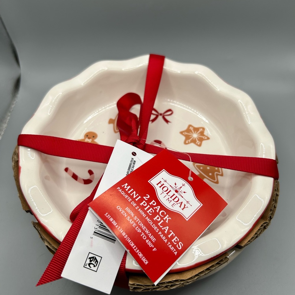 Holiday Time GINGERBREAD AND STRIPES Stoneware Mini Pie Plate Set NEW